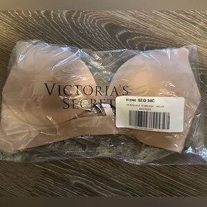 NWT & still in plastic, NEVER tried on Victoria’s Secret Incredible Wireless Bra